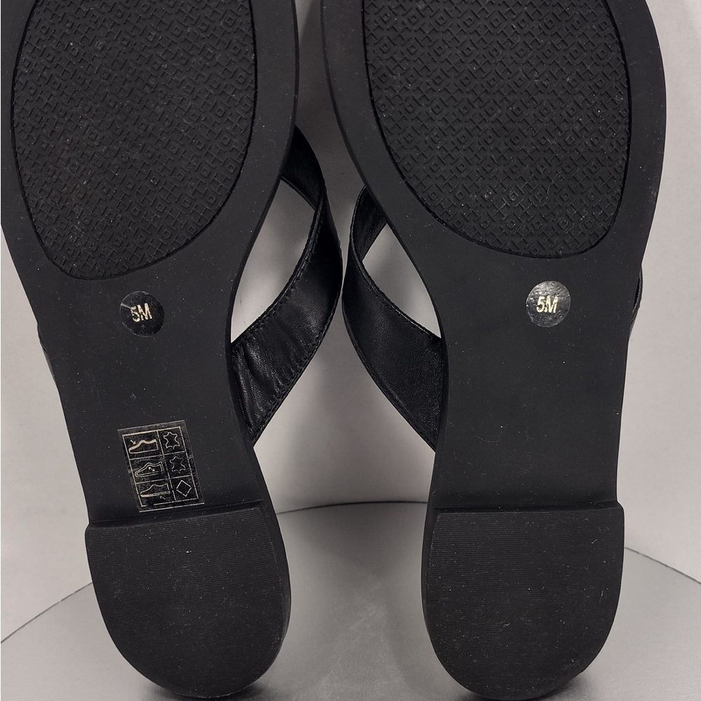 Tory Burch women’s Black Flip Flops with size 5 brand new w/out box and tags - Picture 2 of 9